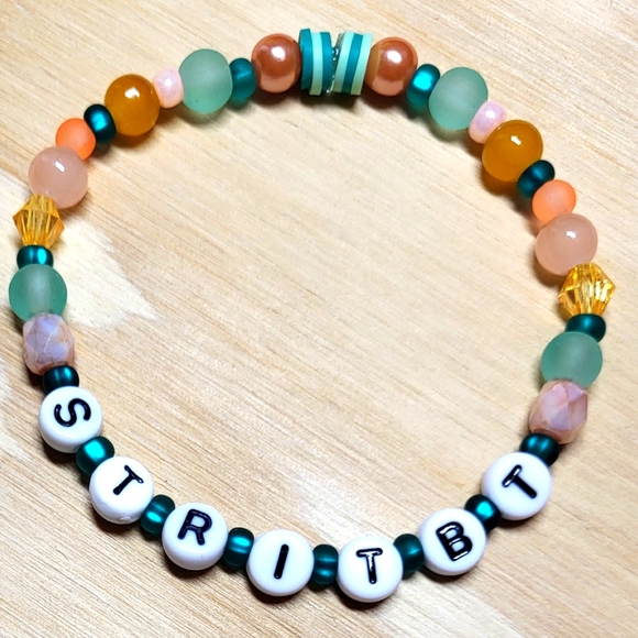 It's time to go- Taylor Swift Friendship Bracelet - Picture 4 of 4